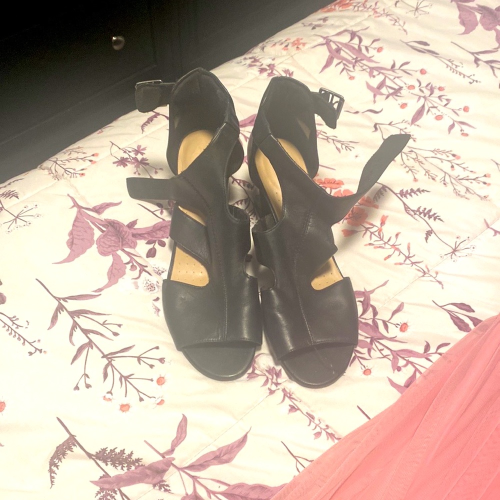 They are comfortable and light for summer